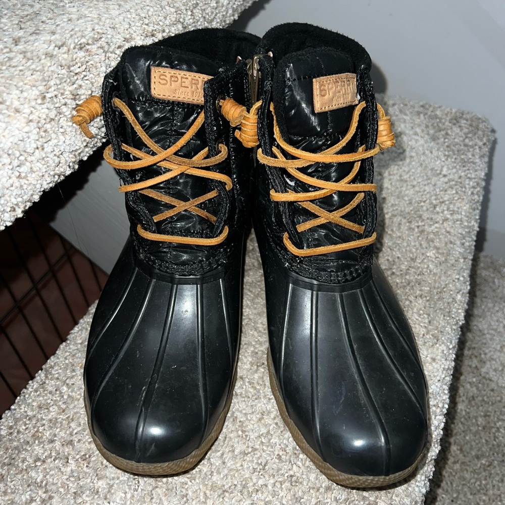 Sperry Womens Saltwater Duck Boots Size 7 Quilted Zipper Black Brown Sole